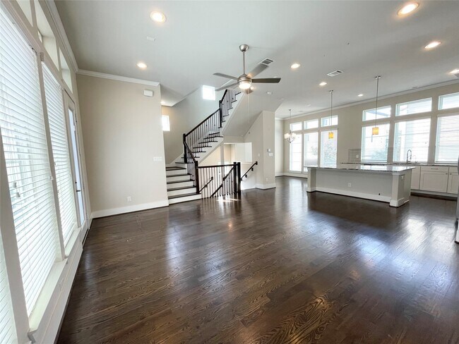 Building Photo - 5813 Petty St