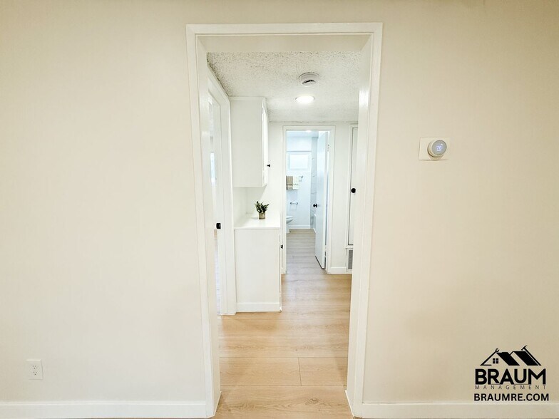 Building Photo - 6041 Whitsett Ave
