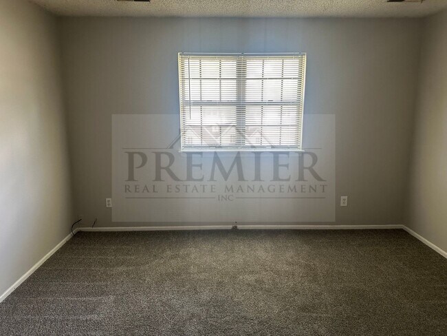 Building Photo - 240 W Kump Ave