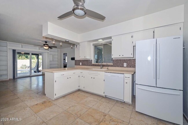 Building Photo - 6816 E Coronado Rd