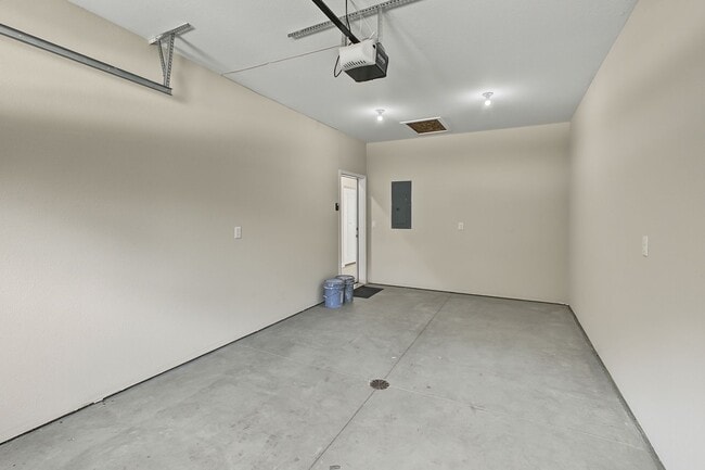 Building Photo - 105 E Ensey St
