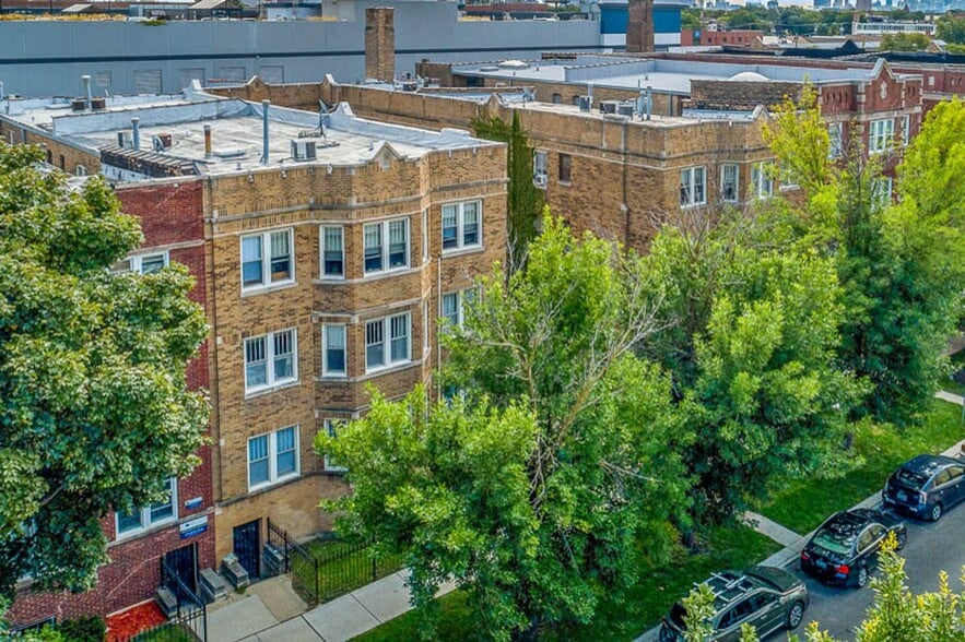 Building Photo - 4826 N Wolcott Ave