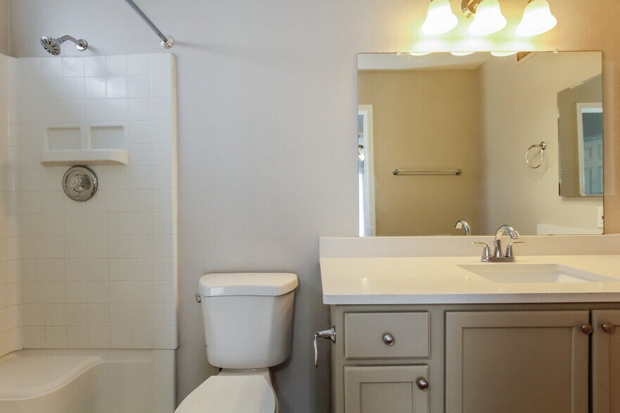 Building Photo - 5526 W Garden Dr