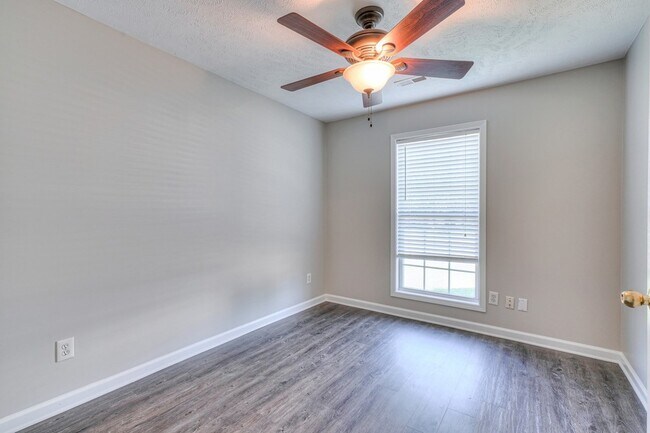 Building Photo - 1419 Colyn Avenue