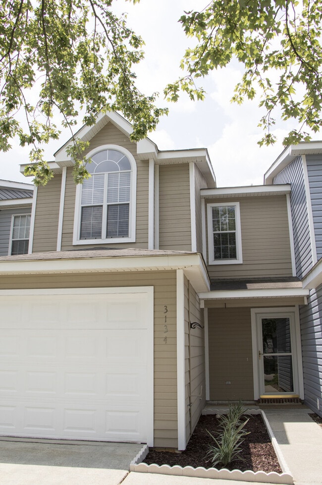 Building Photo - Quail Hollow