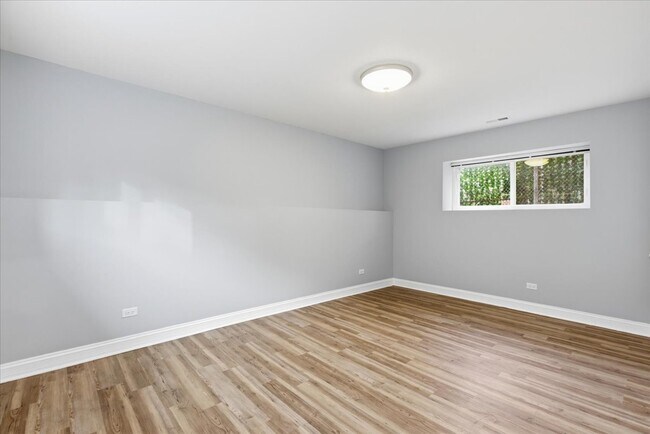 Building Photo - 1048 N Lawndale Ave