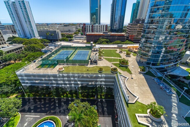 Building Photo - 2 BD/2 BA/2 Parking Condo in the Moana Pacific