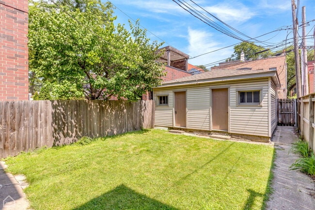 Building Photo - 2229 N Southport Ave