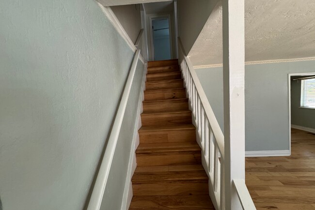 Building Photo - Spacious Colonial Heights Bungalow