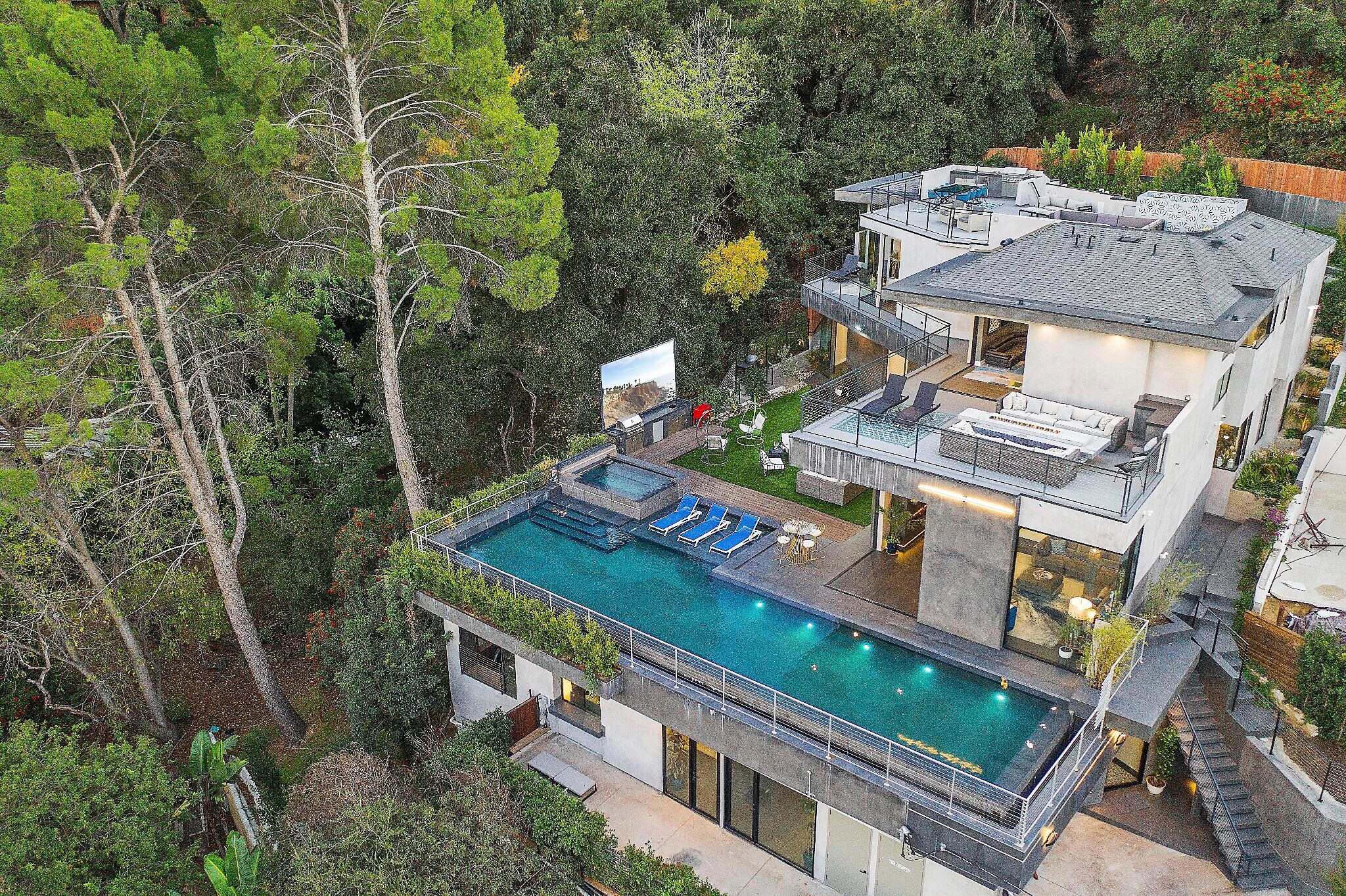 Building Photo - 3712 Broadlawn Dr