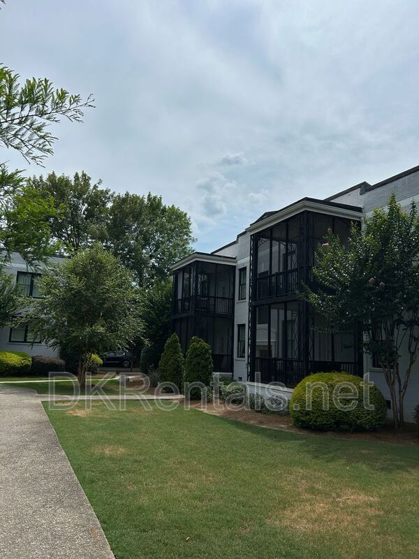 Building Photo - 128 Peachtree Memorial Dr NW