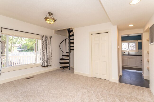 Building Photo - Historic Charm Meets Modern Living!!!
