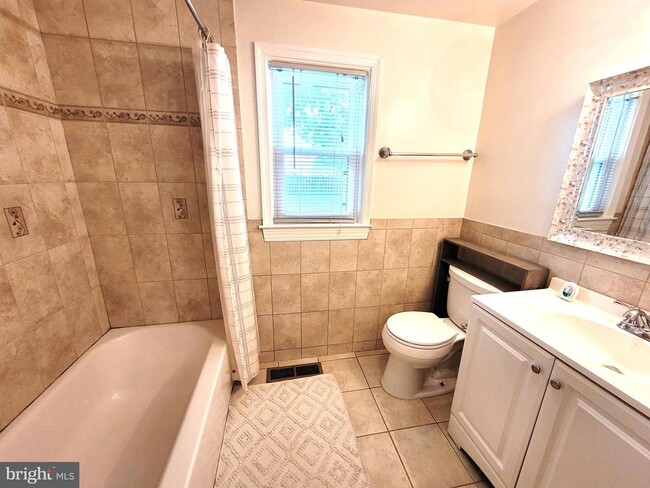Building Photo - 6409 Higham Dr