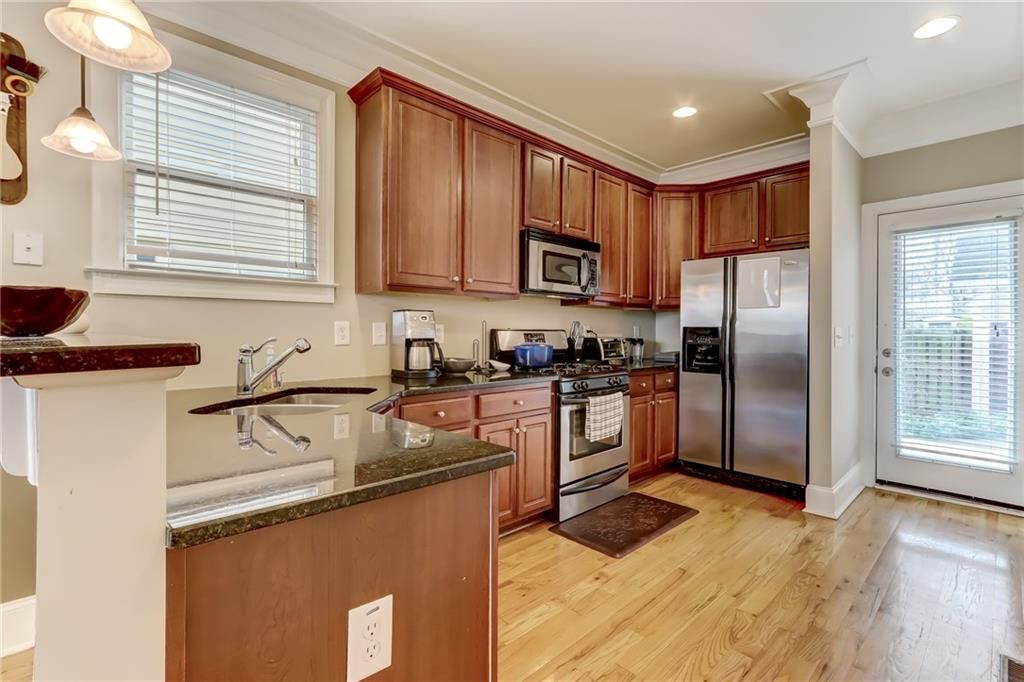 Building Photo - 345 Chastain St SE