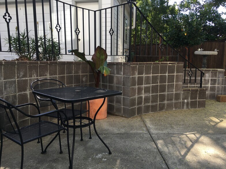 Building Photo - 4 Miramar Ave