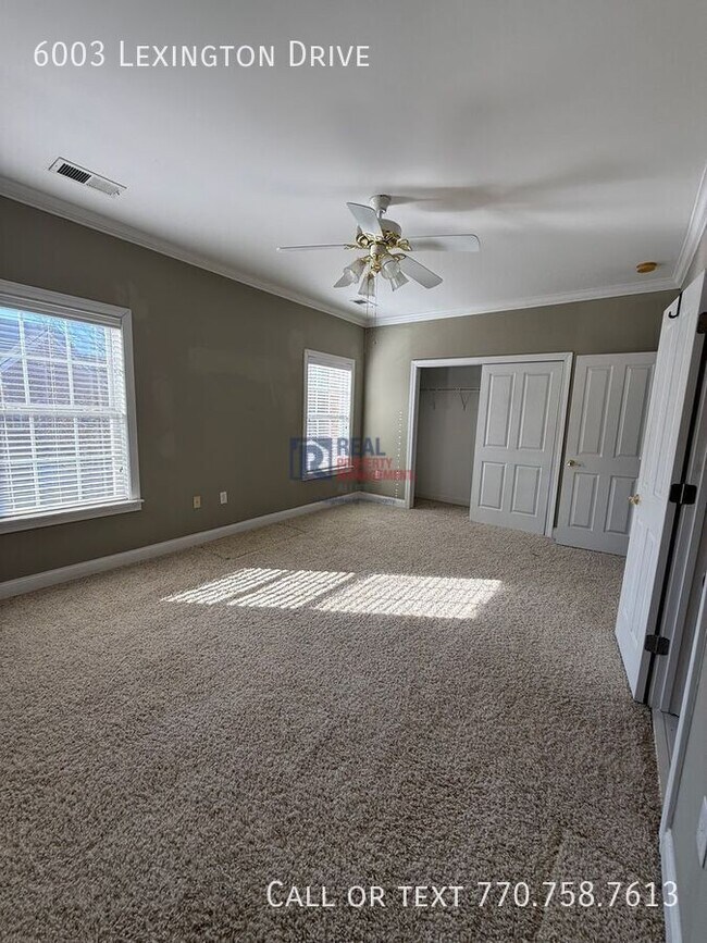 Building Photo - 6003 Lexington Dr