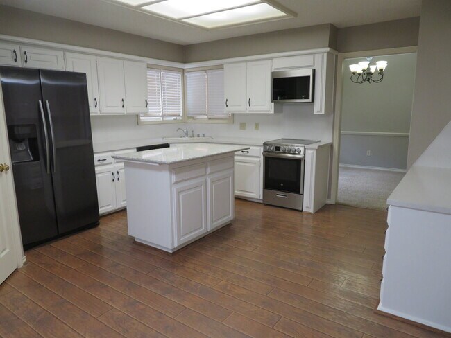 Building Photo - Nice Modern Home Located In Whisper Wood Near Tech. Includes access to pool & tennis court.