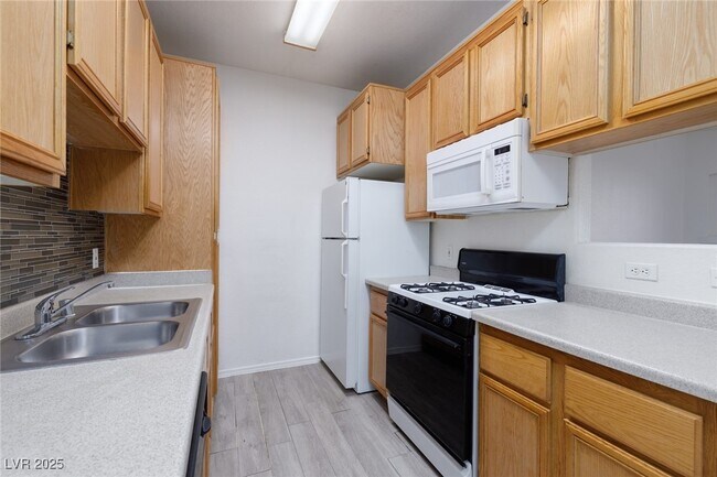 Building Photo - 4730 E Craig Rd