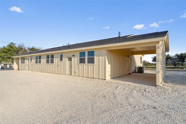 Building Photo - 533 Hackberry Rd