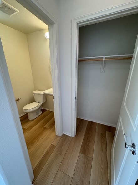 Building Photo - 523 Pioneer St