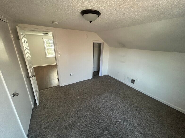 Building Photo - 5081 Wayburn St