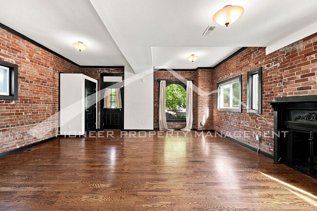 Building Photo - 3503 Franklin St