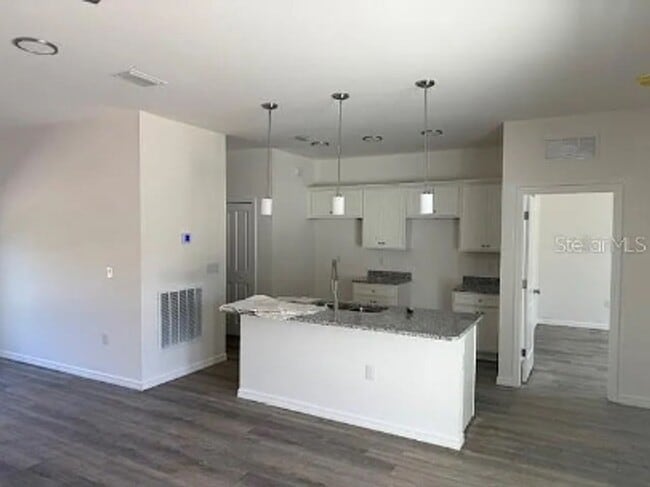 Building Photo - 5281 Gillot Blvd