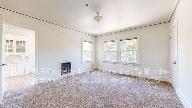 Building Photo - 537 Humboldt St