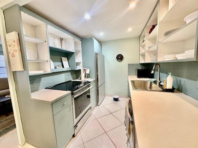 Building Photo - 2070 Cornwall D