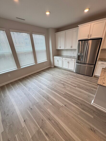 Building Photo - 1049 Manorhaven Dr