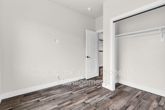 Building Photo - 1432 E Daylily Ct