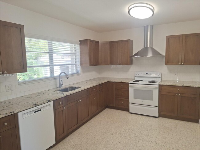 Building Photo - 5600 SW 64th Pl