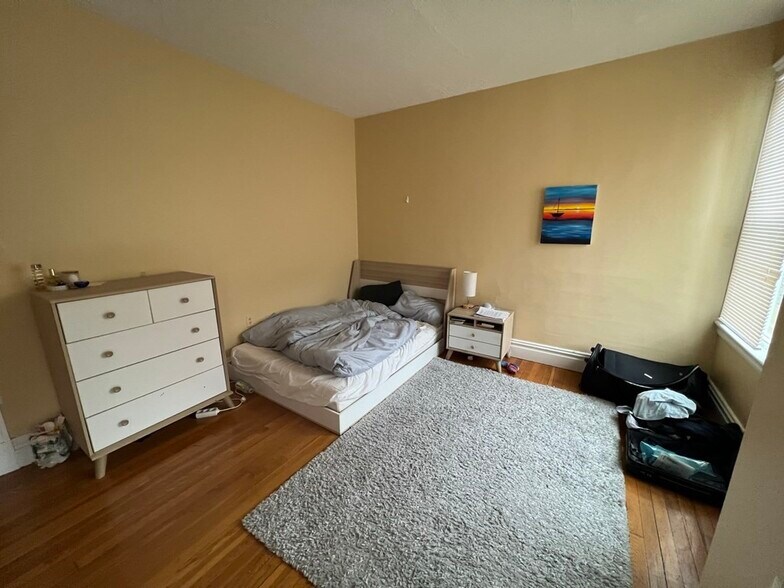 Building Photo - 61 Strathmore Rd