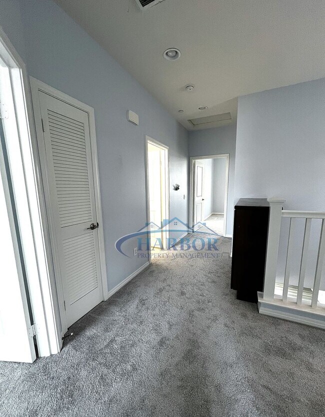 Building Photo - Elegant 3-Story, 4-Bedroom, 3-Bath Condo
