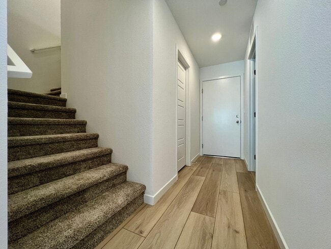 Building Photo - Beautiful Newer 4 Bedroom Home in Cadence with Large Loft