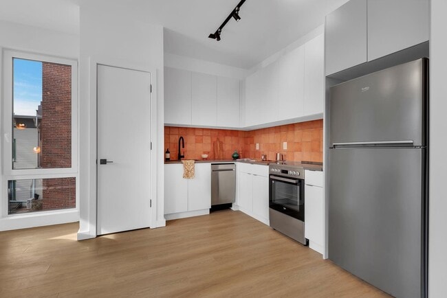 Building Photo - 328 Pacific Ave