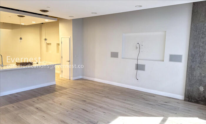 Building Photo - 21 E 6th St