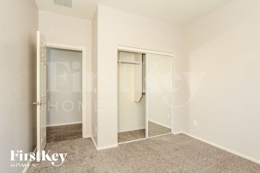 Building Photo - 390 E Yellow Wood Ave