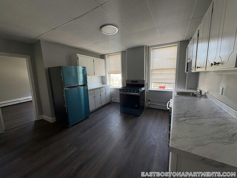 Primary Photo - 273 Maverick St