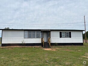 Building Photo - 2-3 BED, 1.5 BATH MOBILE HOME LOCATED IN D...
