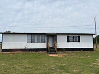 Building Photo - 2-3 BED, 1.5 BATH MOBILE HOME LOCATED IN D...