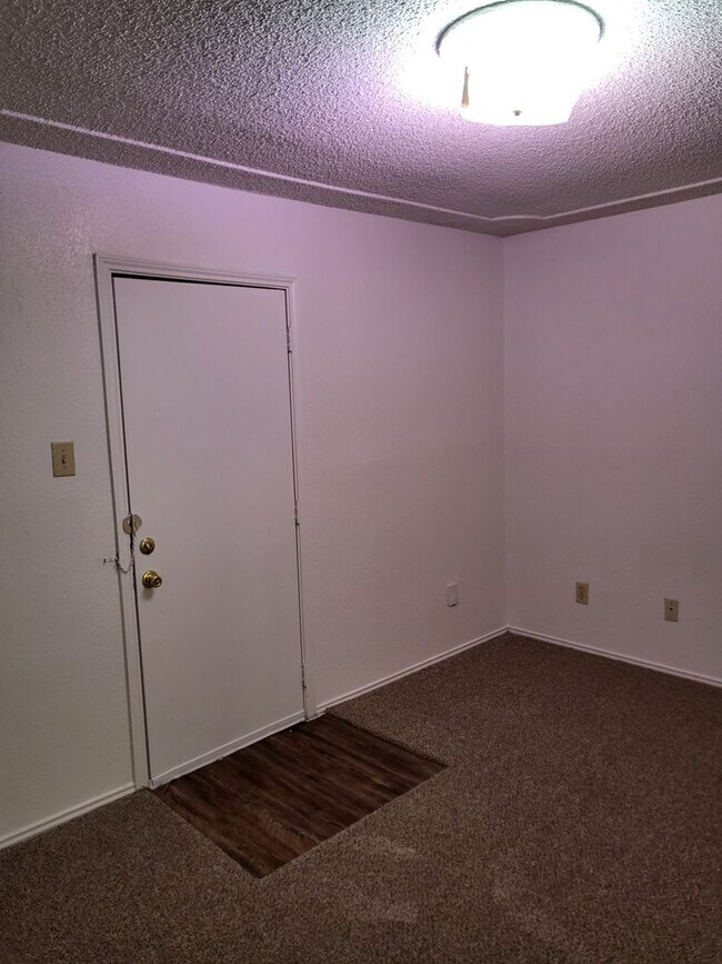 Building Photo - 1209 Avondale Ct