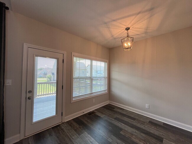 Building Photo - 557 Dexter Dr