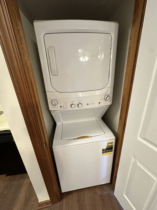 Building Photo - 1 Bedroom 1 Bathroom Condo!