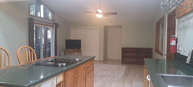 Building Photo - Sun drenched Sanctuary in the heart of the Redwoods minutes from Town