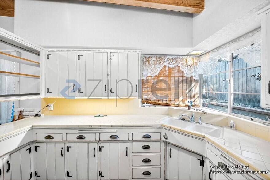 Building Photo - 15353 Iron Canyon Rd