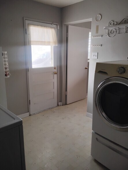 Building Photo - 5080 S 4420 W