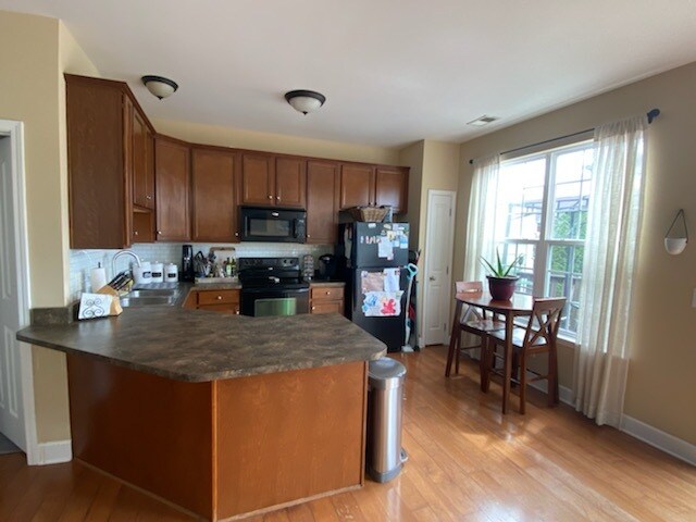 Kitchen - 8130 Lenox Creekside Dr