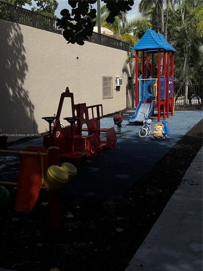 Building Photo - 201 Crandon Blvd