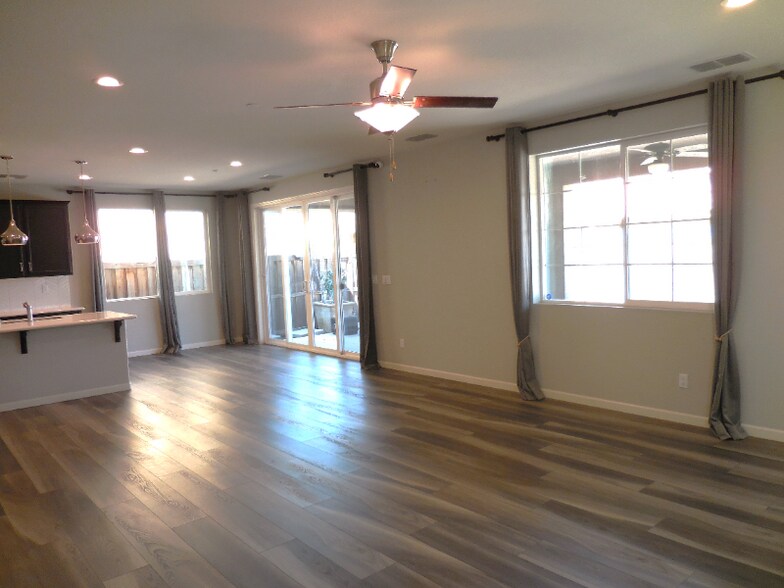 Building Photo - 519 Bailyann Pl